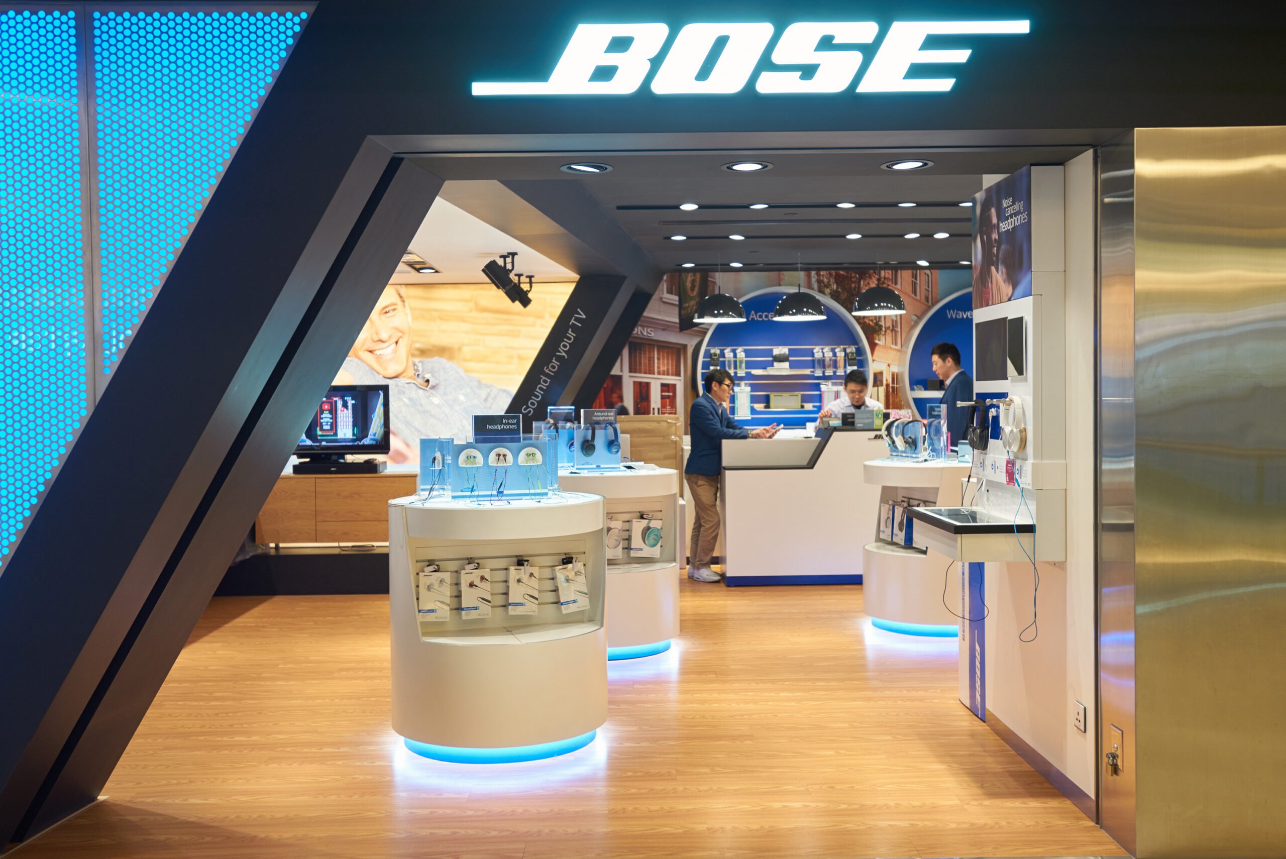 bose-line-of-products-on-the-show-showroom-open-now-in-dubai