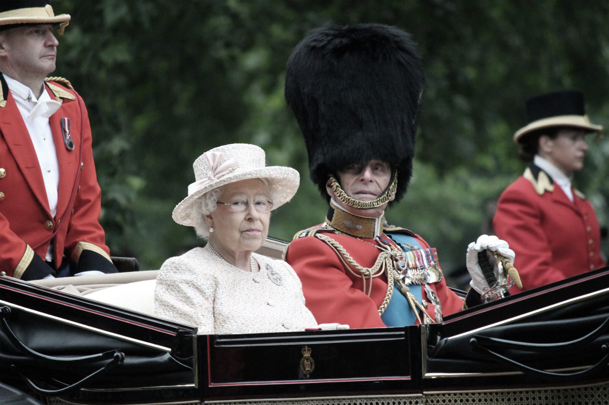 UK's Queen Elizabeth Pulls Out of Commonwealth Service - SmartMag ...